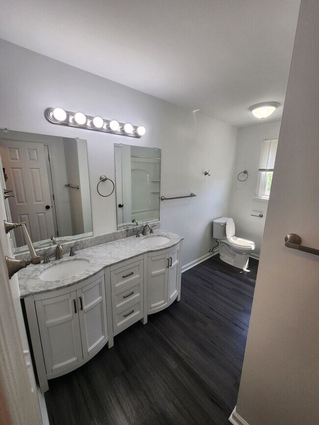 Building Photo - 4 bedroom house in Prince George