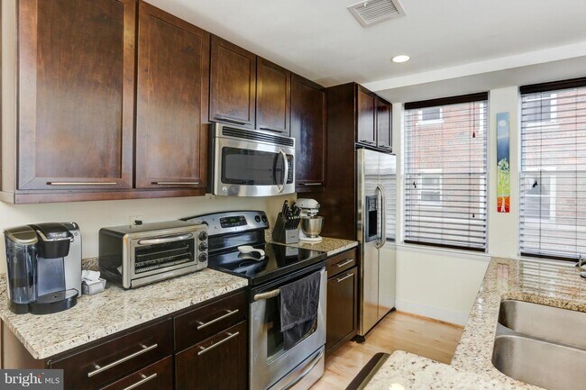 Kitchen - 149 W St NW