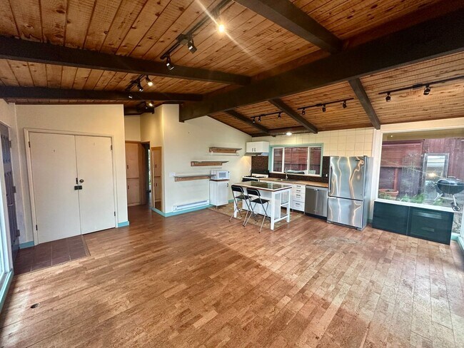 Building Photo - Stunning Encinitas Apartment with Panoramic Views