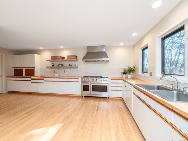 Building Photo - 21 Pent Rd