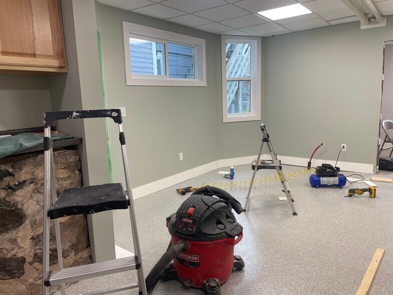 Building Photo - 1826 E Superior St