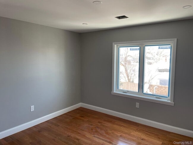 Building Photo - 46 Lincoln Pl