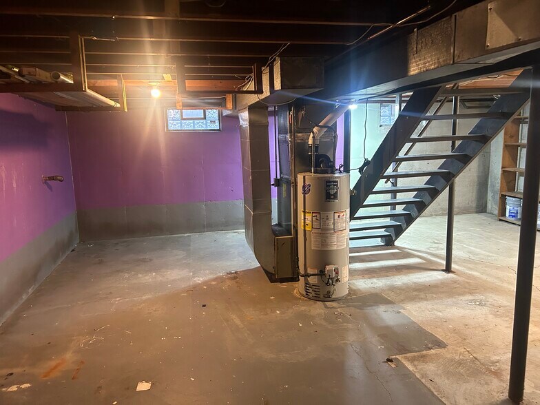 Building Photo - 51 Avon St