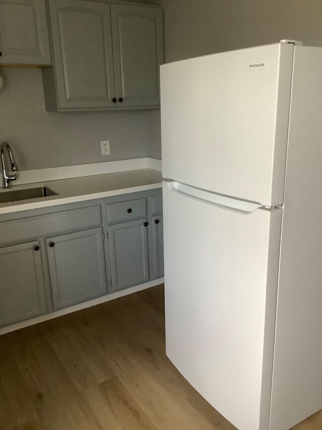 Building Photo - 2 Bedroom, 1 Bath Upstairs Unit in Richmond – Available Now!