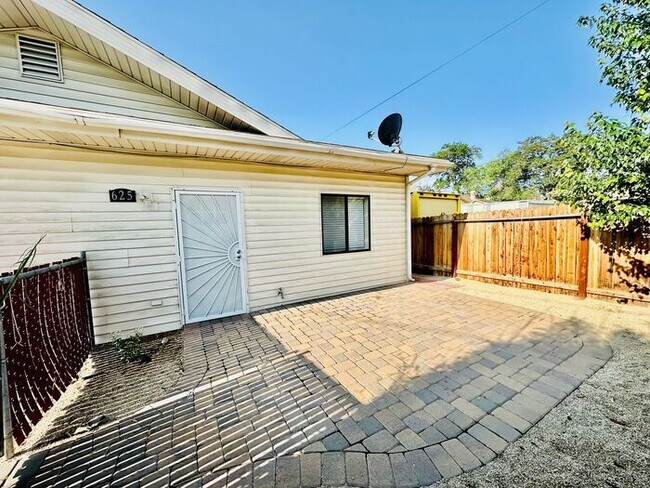 Primary Photo - 625 Cheney St