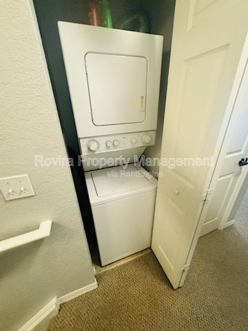 Building Photo - 4000 Venetian Bay Dr