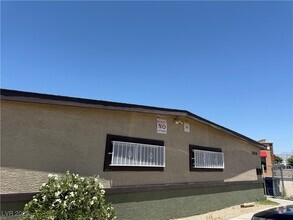 Building Photo - 2519 N McCarran St