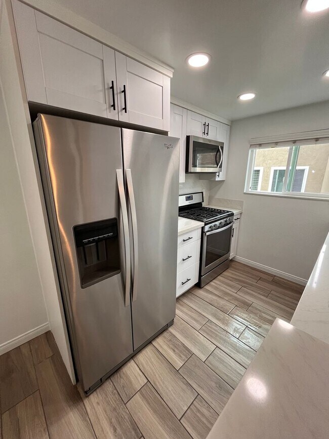 Building Photo - M76 - Rego