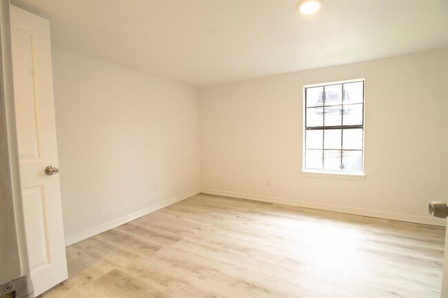 Building Photo - 3615 Legion St