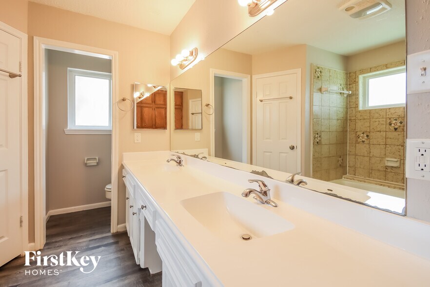 Building Photo - 3823 Pleasant Valley Dr