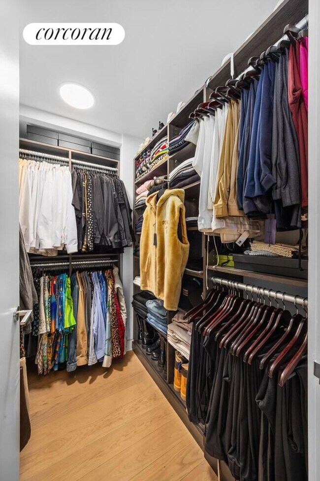 Building Photo - 160 E 22nd St