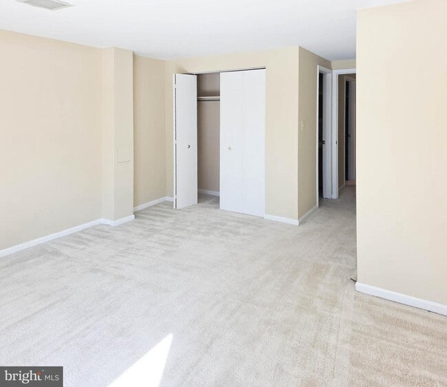 Building Photo - 20559 Strath Haven Dr