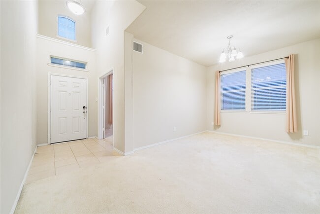 Building Photo - 1315 Squire Dr