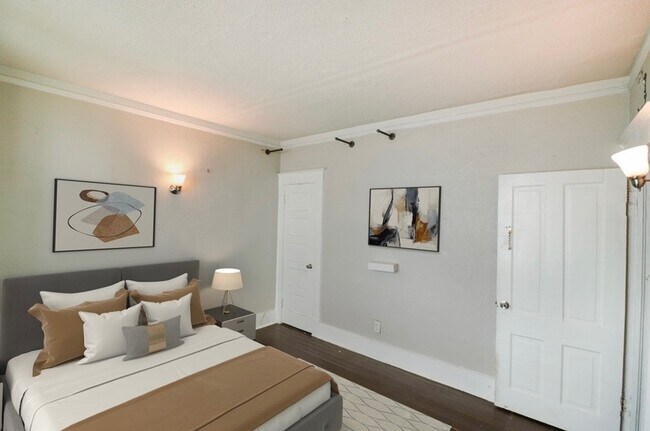 Building Photo - 628 E 38th St