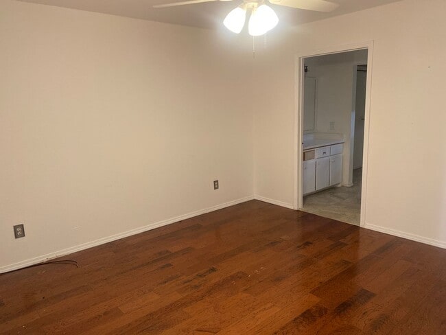 Building Photo - 3 bed 2 bath - Frenship ISD