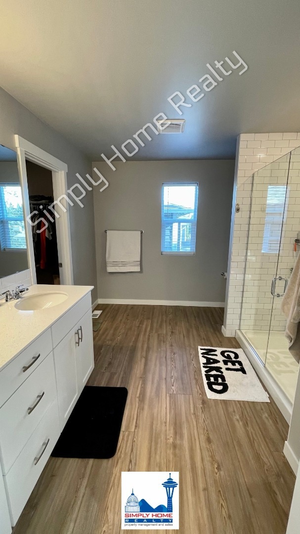 Building Photo - Step into the luxurious comfort of your dream home!