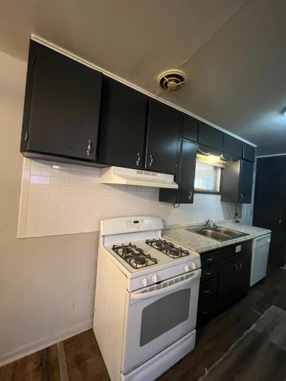 Building Photo - 1202 E 4th Ave