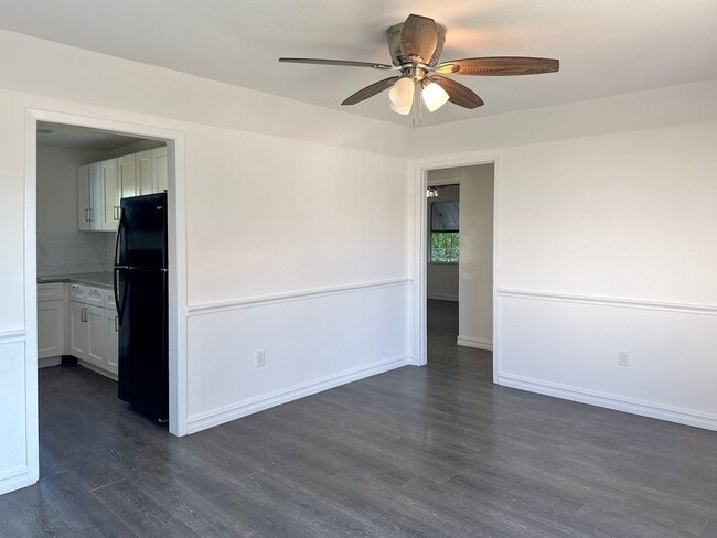 Building Photo - 3 bedroom / 2 bath