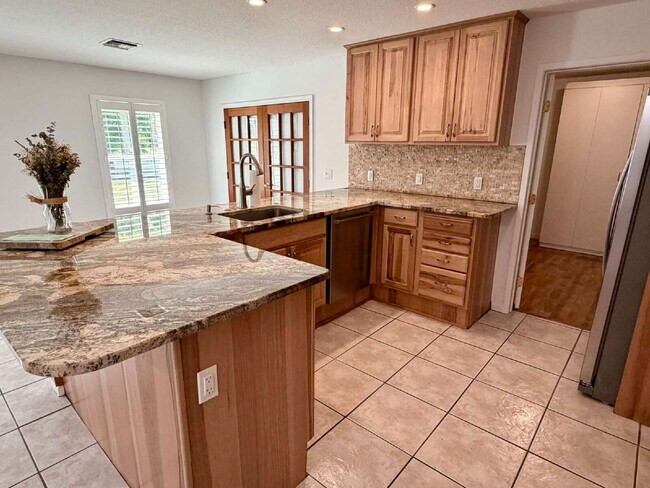 Building Photo - 147 Sunflower Cir