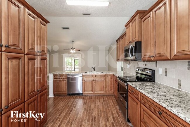 Building Photo - 1598 Twin Oak Dr W