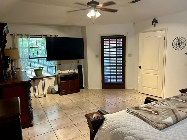 Building Photo - 1220 St John Loop