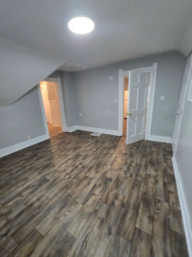 Building Photo - Three Bedroom Apartment Located in Anderson, IN!!!  ( Section8 Welcomed)