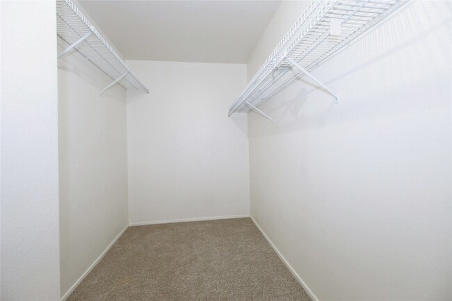 Building Photo - 2025 Augusta Dr