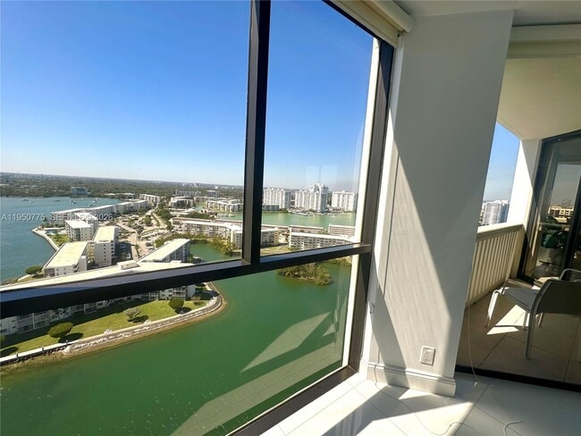 Building Photo - 1000 W Island Blvd