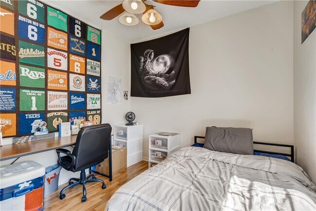 Building Photo - 711 W 21st St