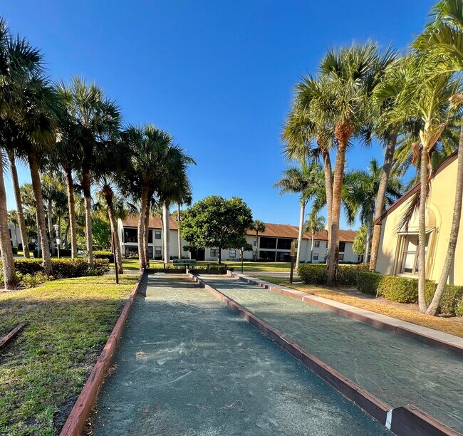 Building Photo - 3211 Jog Park Dr