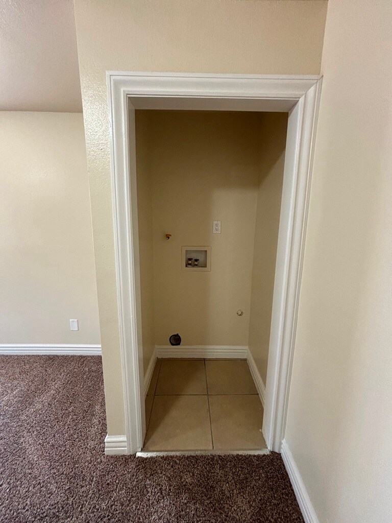 Building Photo - 318 E 105th St