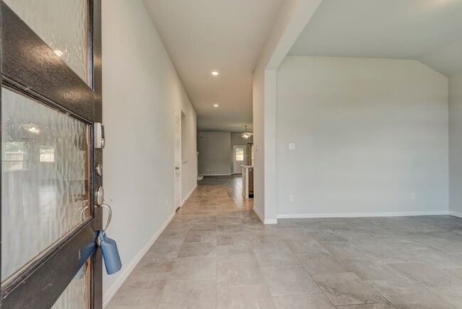 Building Photo - 208 Shoreview Dr