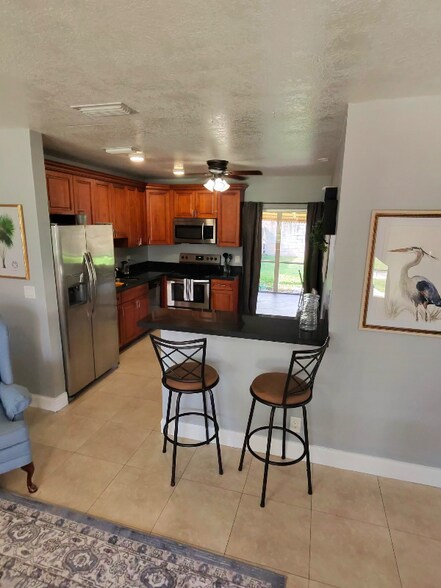 Building Photo - 2419 NE 2nd Ave