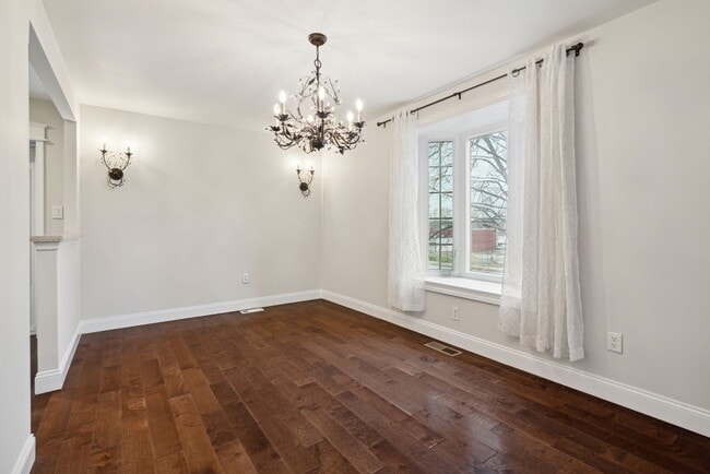 Dining Room - 100 Rennard Ter