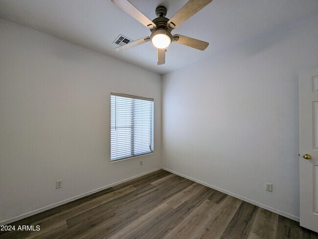 Building Photo - 1530 E Branham Ln