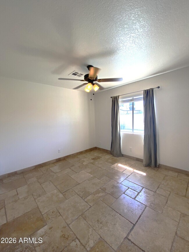 Building Photo - 405 E Huber St