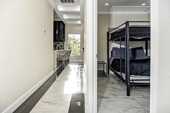 Building Photo - 219 Utah St