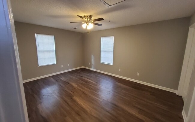 Building Photo - 4873 Verne Rd