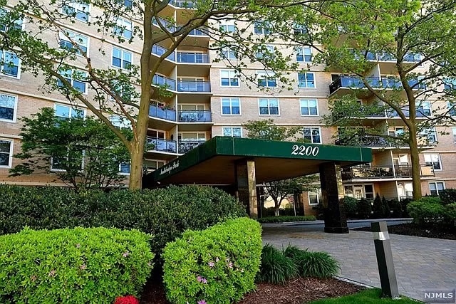 Building Photo - 2200 N Central Rd