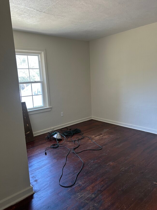 Building Photo - 104 22nd St NE