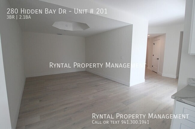 Building Photo - 280 Hidden Bay Dr
