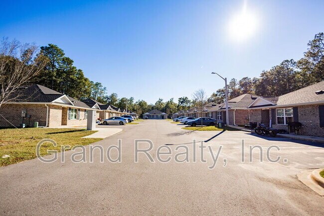 Building Photo - 6283 Holland Rd