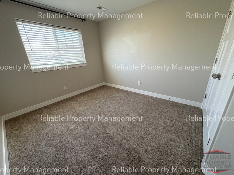 Building Photo - 1042 Villa Vista Dr