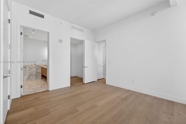 Building Photo - 175 SE 25th Rd