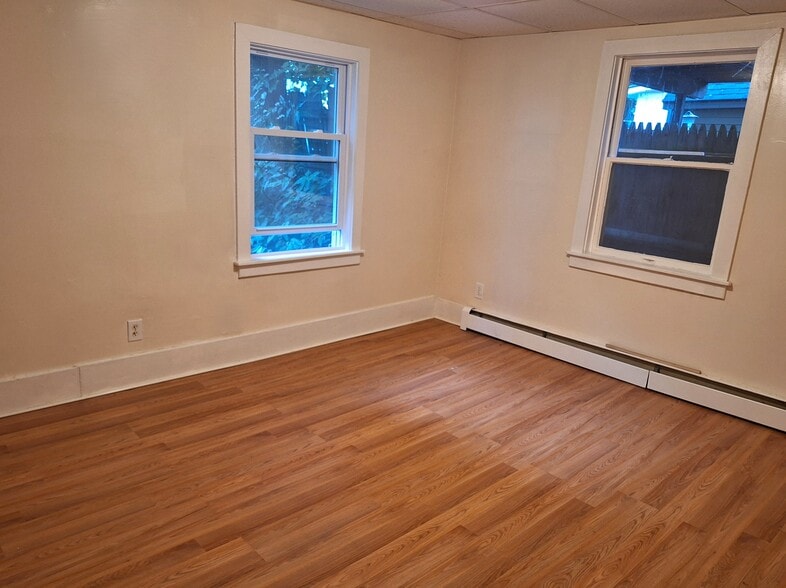 Bedroom - 16 North St