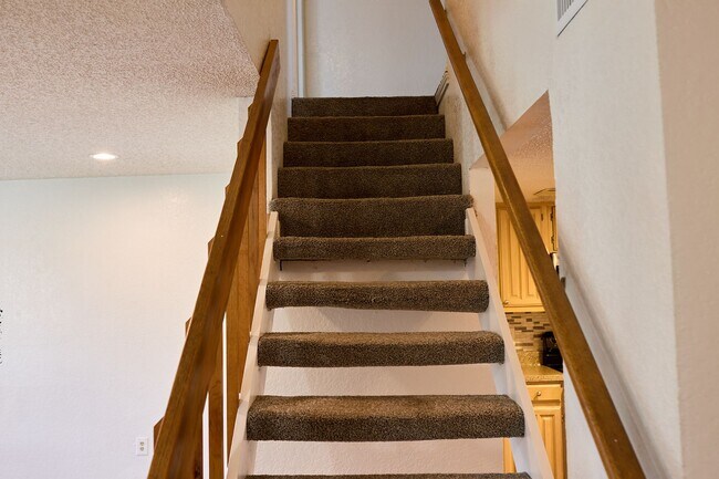 Building Photo - 900 Kilkenny Ct