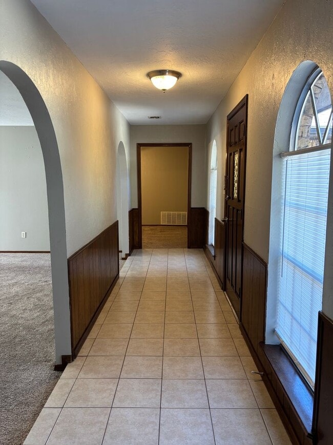 Building Photo - 7816 NW Baldwin Ave