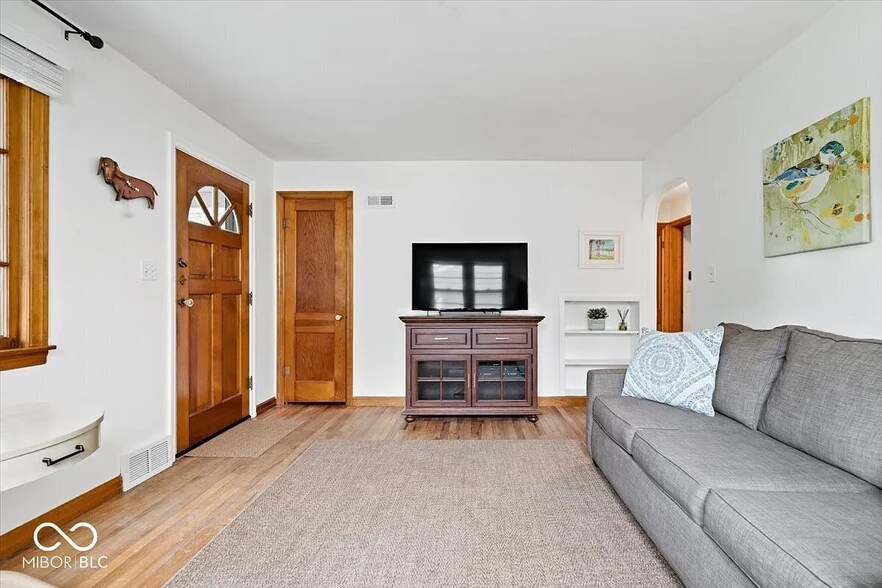 Building Photo - 636 S Broadway St