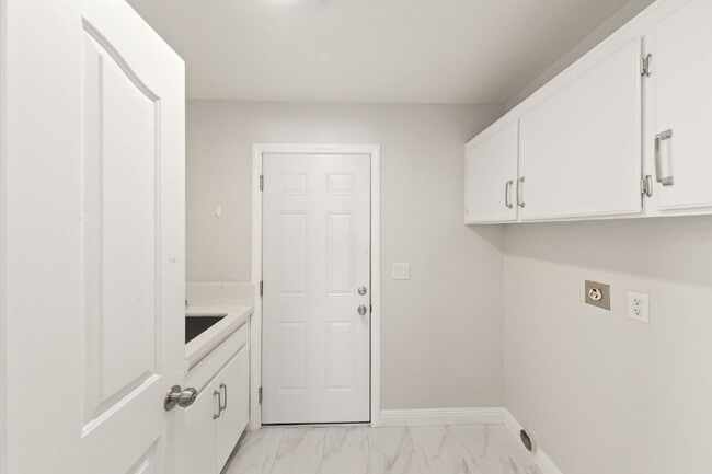 Building Photo - Stunning 4BR + Office/Den, 3BA View Home with 3-Car Garage!