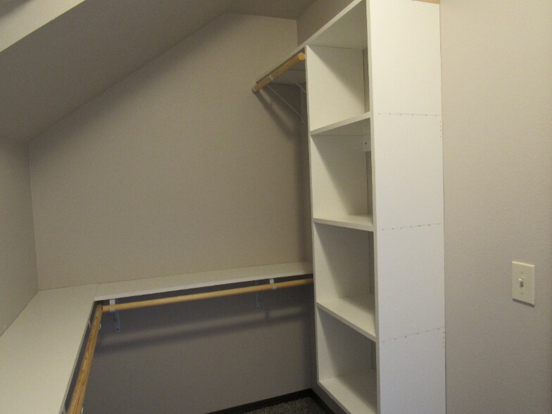 Building Photo - 325 Jerry Pl